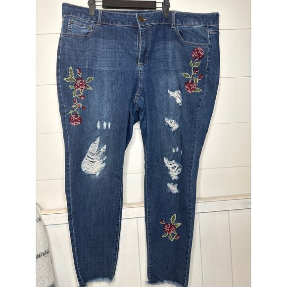 One5One Denim - One5One Embroidered Distressed Jeans, Size 22W - Excellent Condition, So cute!